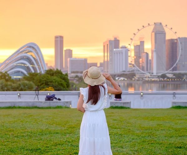 3640718-3640717_singapore_holiday